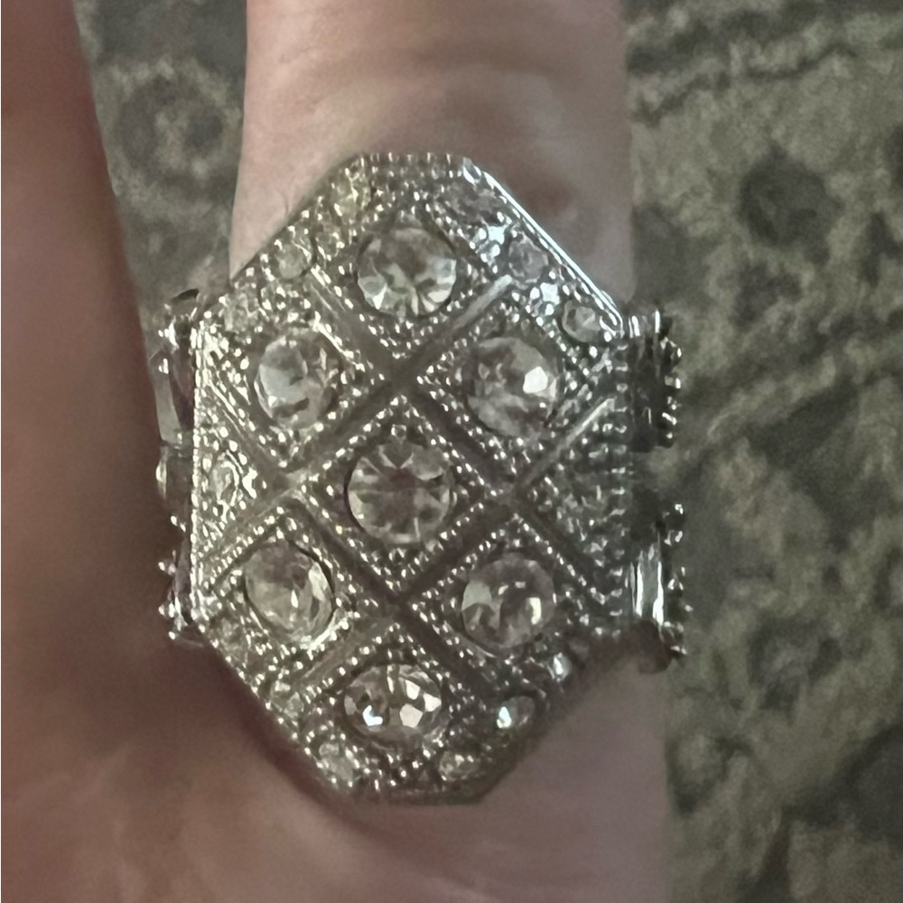Elegant Silver Diamond-Patterned Ring - image 1